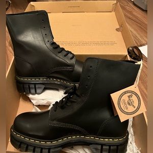 BNWT Dr. Martens Audrick 8-eye boot